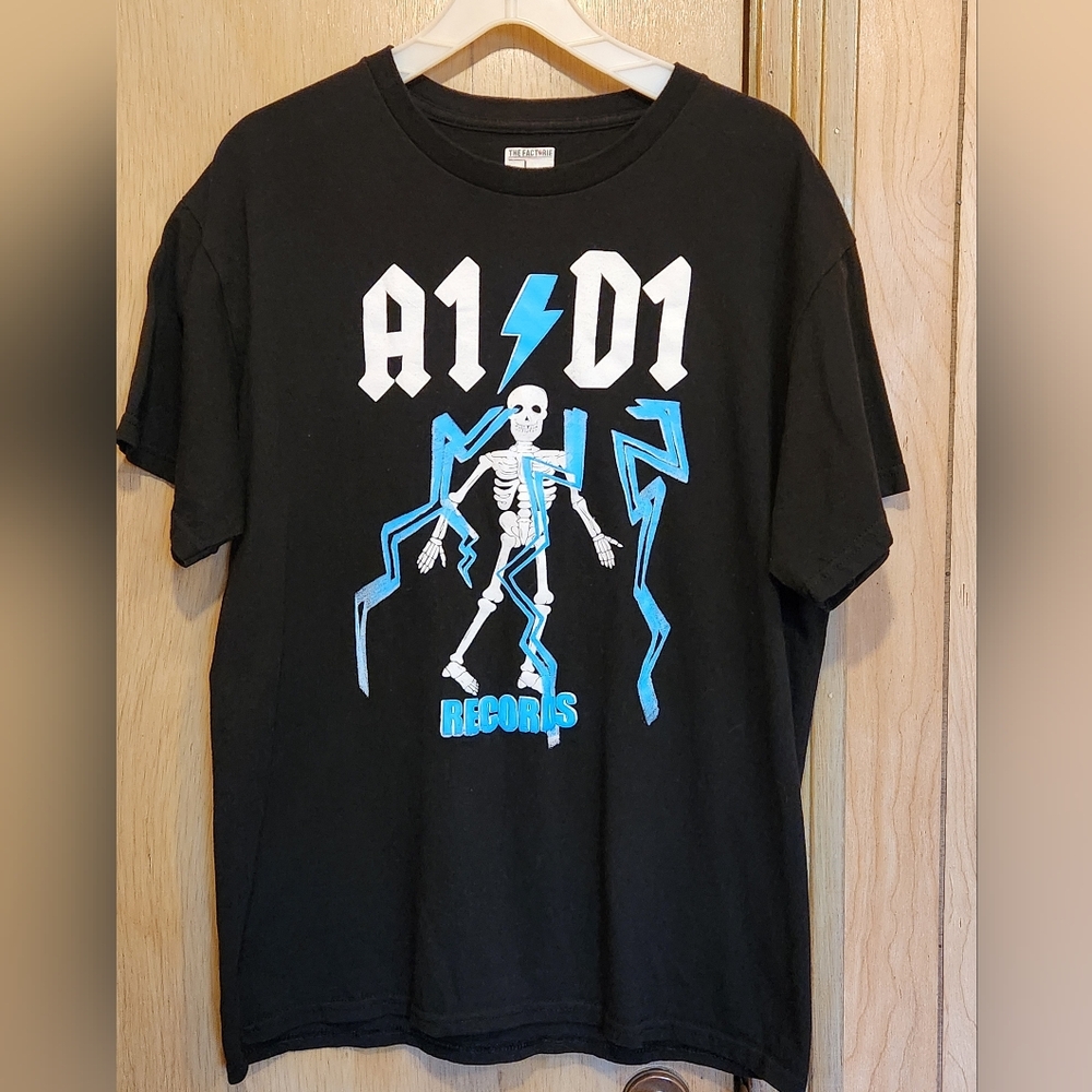 The FACTORIE A1/D1 RECORDS Black T-shirt Mens Lrg White Skeleton Blue Lightning